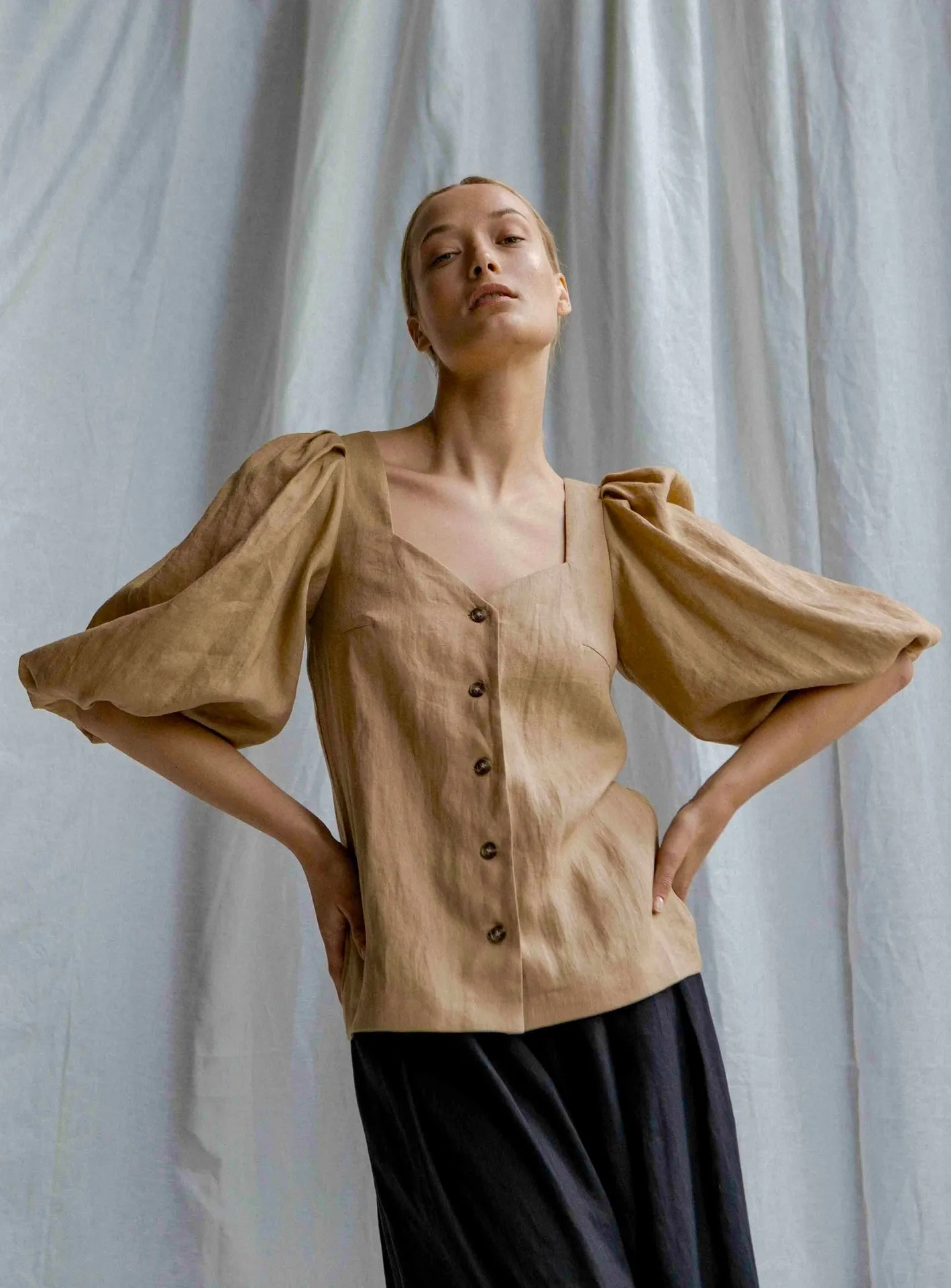 InAvati x Katia Beslik LINEN BLOUSE WITH PUFFED SLEEVES