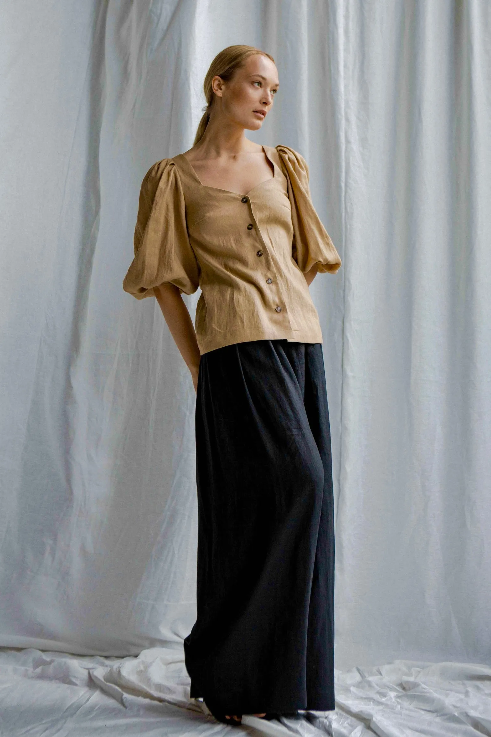 InAvati x Katia Beslik LINEN BLOUSE WITH PUFFED SLEEVES