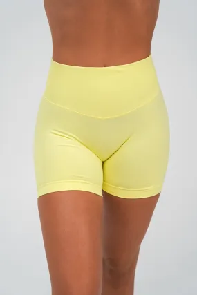 RECOIL HIGH WAIST SCRUNCH SHORTS - LEMON