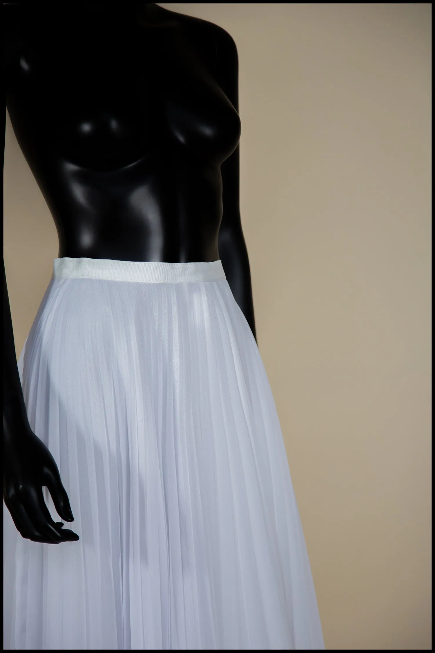 White Pleated Chiffon Full Skirt - M